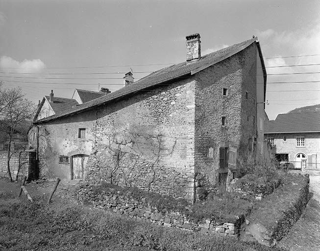 Maison 4 rue du Vieux-Seult : façade antérieure et façade latérale gauche. © Yves Sancey / Région Bourgogne-Franche-Comté, Inventaire du patrimoine - 1977