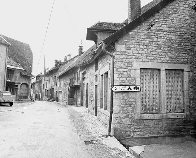 Vue d'ensemble de la rue du Champliman. © Yves Sancey / Région Bourgogne-Franche-Comté, Inventaire du patrimoine - 1977