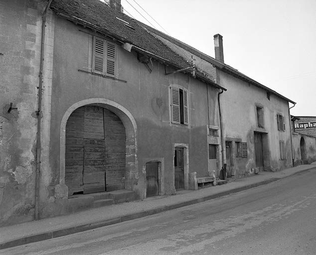 Façade antérieure de trois quarts gauche. © Yves Sancey / Région Bourgogne-Franche-Comté, Inventaire du patrimoine - 1977