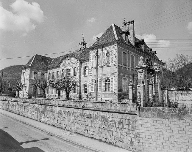 Façade antérieure de trois quarts droit. © Yves Sancey / Région Bourgogne-Franche-Comté, Inventaire du patrimoine - 1977