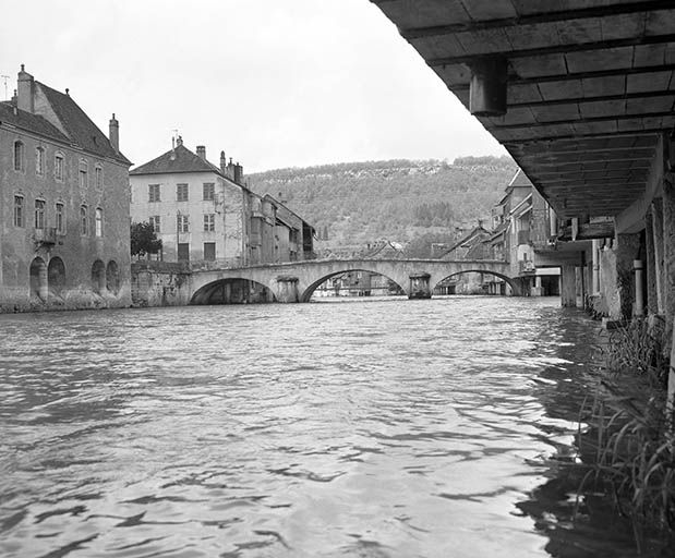 Vue générale depuis la rive droite. © Yves Sancey / Région Bourgogne-Franche-Comté, Inventaire du patrimoine - 1977