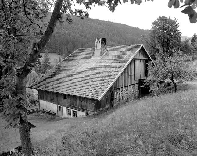 Extérieur : façades postérieure et latérale droite. © Yves Sancey / Région Bourgogne-Franche-Comté, Inventaire du patrimoine - 1977 Extérieur : façades postérieure et latérale droite. © Yves Sancey / Région Bourgogne-Franche-Comté, Inventaire du patrimoine - 1977