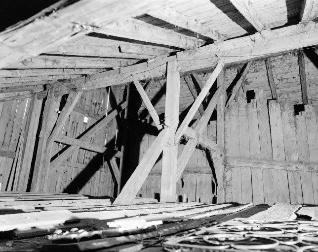Intérieur : combles, fermes de charpente postérieures. © Yves Sancey / Région Bourgogne-Franche-Comté, Inventaire du patrimoine - 1977