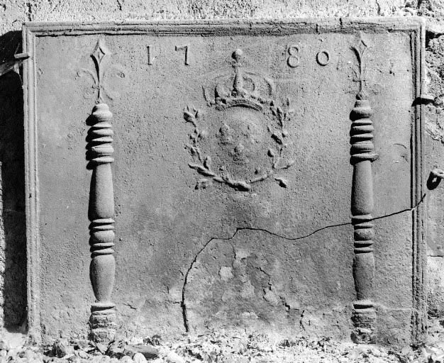 Intérieur : "tué" droit, plaque de cheminée. © Yves Sancey / Région Bourgogne-Franche-Comté, Inventaire du patrimoine - 1977