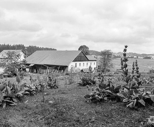 Façades antérieure et latérale gauche. © Yves Sancey / Région Bourgogne-Franche-Comté, Inventaire du patrimoine - 1977