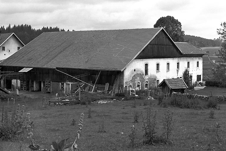 Vue de trois quarts gauche. © Yves Sancey / Région Bourgogne-Franche-Comté, Inventaire du patrimoine - 1977