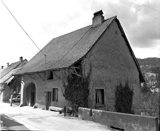 Façade antérieure de trois quarts droit. © Yves Sancey / Région Bourgogne-Franche-Comté, Inventaire du patrimoine - 1977