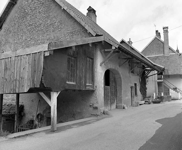 Façade antérieure et face latérale gauche. © Yves Sancey / Région Bourgogne-Franche-Comté, Inventaire du patrimoine - 1977