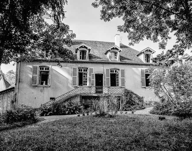 Maison de maître : façade antérieure. © Dominique Dominguez / Région Bourgogne-Franche-Comté, Inventaire du patrimoine - 1977