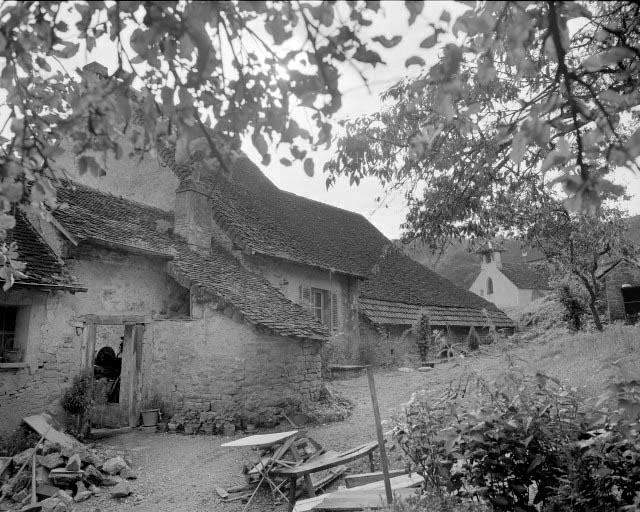 Partie droite de la façade postérieure. © Dominique Dominguez / Région Bourgogne-Franche-Comté, Inventaire du patrimoine - 1977