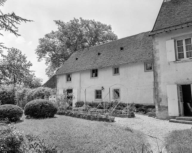 Ferme n° 16 : façade postérieure. © Dominique Dominguez / Région Bourgogne-Franche-Comté, Inventaire du patrimoine - 1977