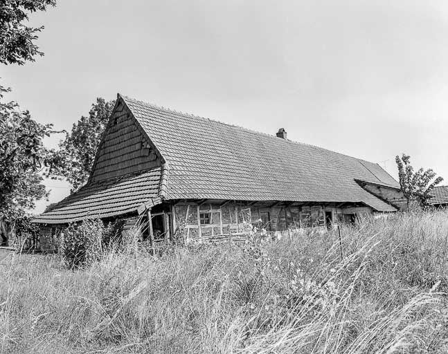 Façade postérieure et côté gauche. © Dominique Dominguez / Région Bourgogne-Franche-Comté, Inventaire du patrimoine - 1977