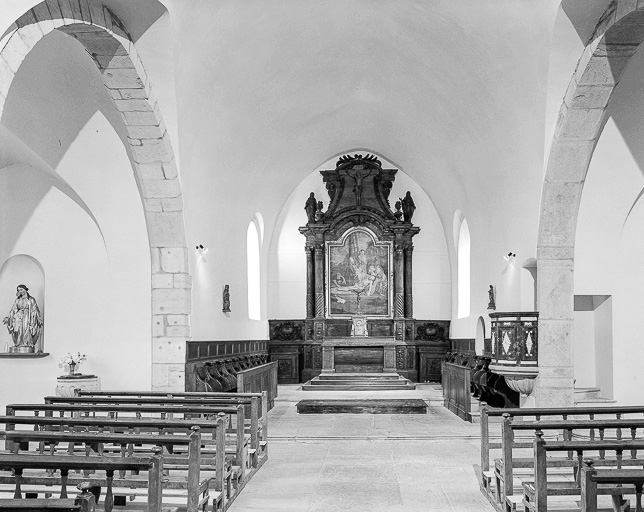 Intérieur : choeur vu depuis la nef © Yves Sancey / Région Bourgogne-Franche-Comté, Inventaire du patrimoine - 1977