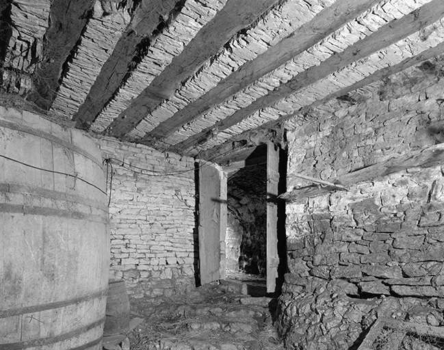 Cave. © Yves Sancey / Région Bourgogne-Franche-Comté, Inventaire du patrimoine - 1977