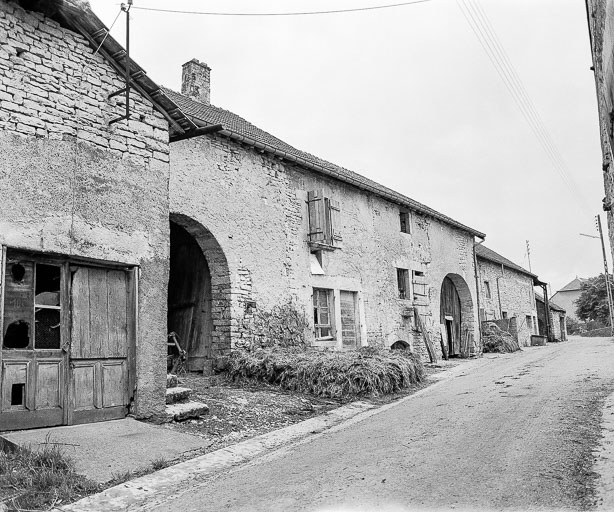Vue de la rue Longeraux. © Yves Sancey / Région Bourgogne-Franche-Comté, Inventaire du patrimoine - 1977
