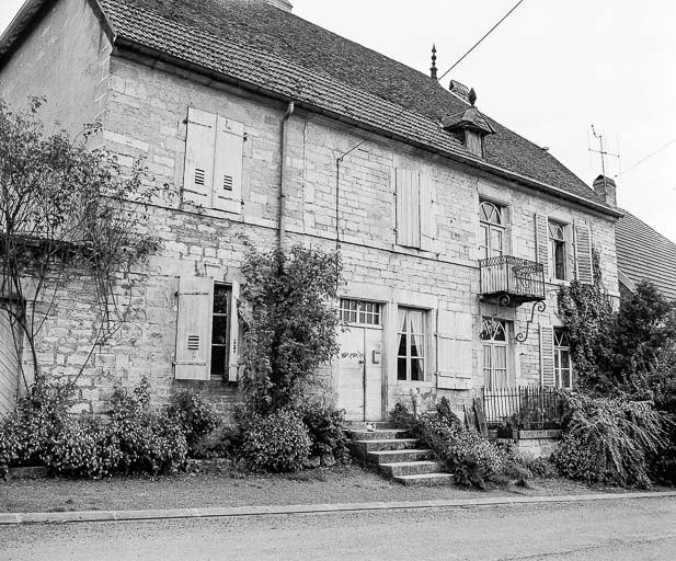 Façade antérieure. © Yves Sancey / Région Bourgogne-Franche-Comté, Inventaire du patrimoine - 1977