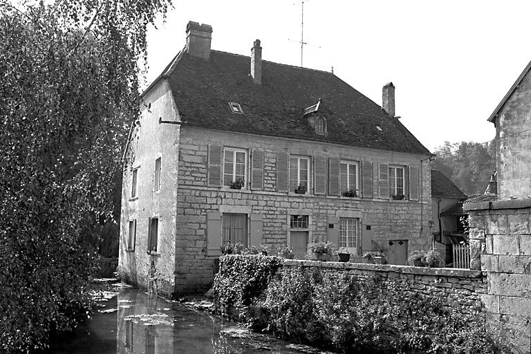 Façade antérieure de l'habitation. © Yves Sancey / Région Bourgogne-Franche-Comté, Inventaire du patrimoine - 1977