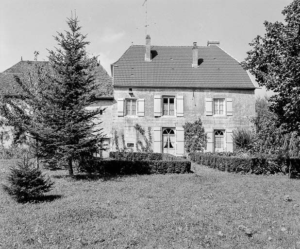 Façade postérieure de l'habitation. © Yves Sancey / Région Bourgogne-Franche-Comté, Inventaire du patrimoine - 1977