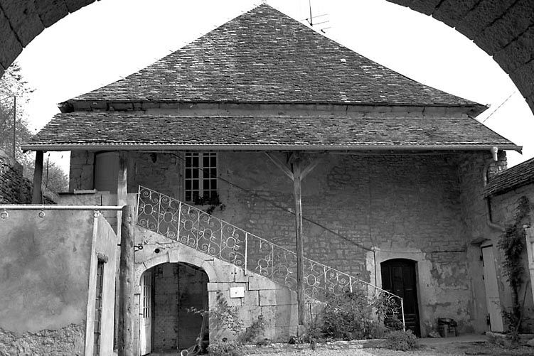 Façade sur cour de l'habitation. © Yves Sancey / Région Bourgogne-Franche-Comté, Inventaire du patrimoine - 1977