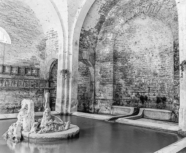 Intérieur : le lavoir. © Yves Sancey / Région Bourgogne-Franche-Comté, Inventaire du patrimoine - 1977