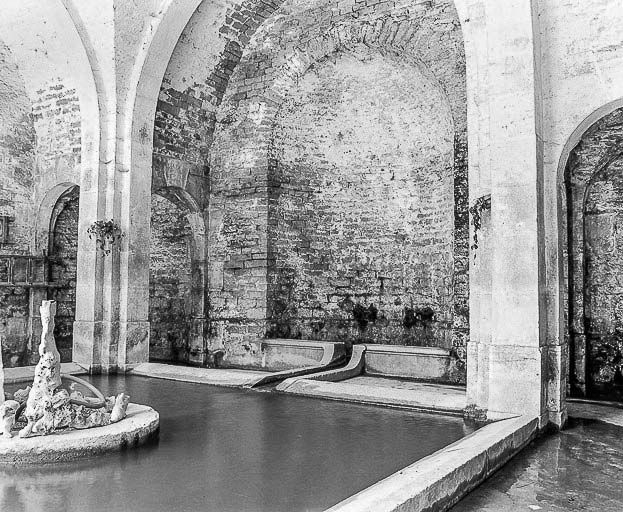 Intérieur : le lavoir. © Yves Sancey / Région Bourgogne-Franche-Comté, Inventaire du patrimoine - 1977