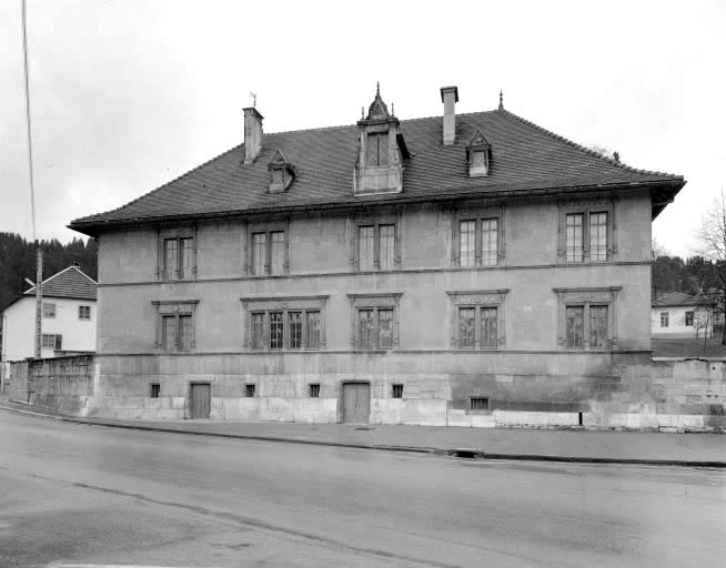 Façade sur rue : vue d'ensemble. © Yves Sancey / Région Bourgogne-Franche-Comté, Inventaire du patrimoine - 1978