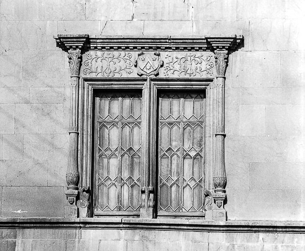 Détail : première fenêtre gauche. © Yves Sancey / Région Bourgogne-Franche-Comté, Inventaire du patrimoine - 1978