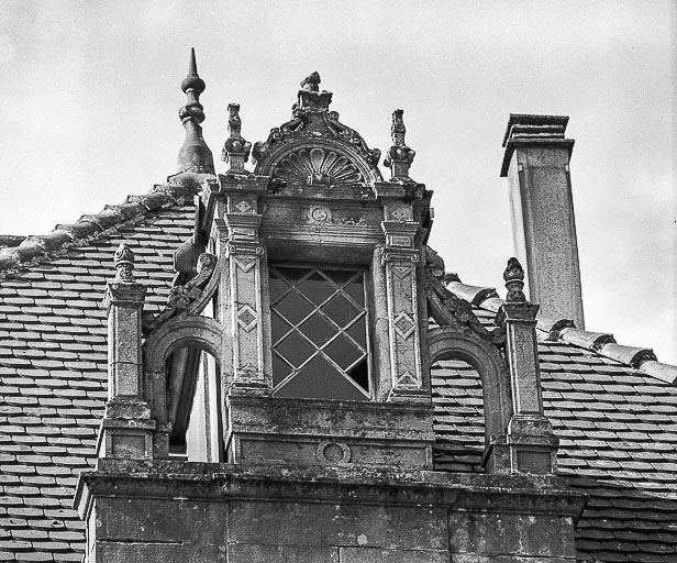 Façade latérale : lucarne. © Yves Sancey / Région Bourgogne-Franche-Comté, Inventaire du patrimoine - 1978