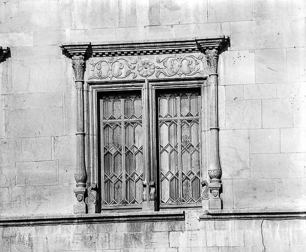Façade sur rue, fenêtre centrale. © Yves Sancey / Région Bourgogne-Franche-Comté, Inventaire du patrimoine - 1978