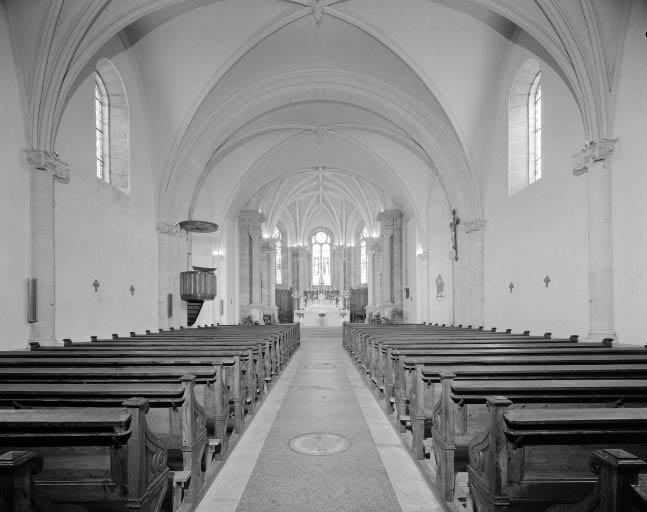 Intérieur : nef et choeur vus depuis l'entrée. © Yves Sancey / Région Bourgogne-Franche-Comté, Inventaire du patrimoine - 1978