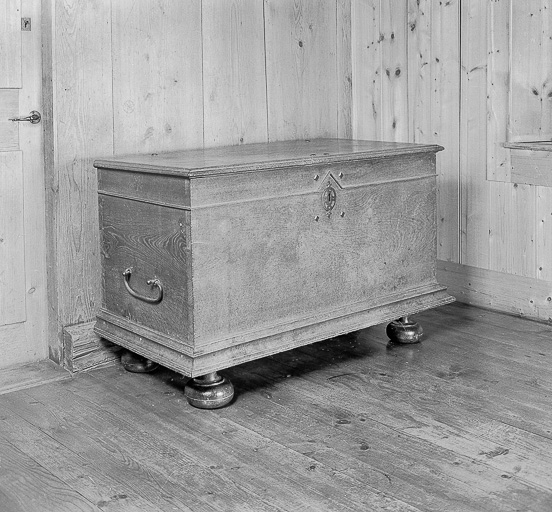 Coffre. Collection particulière : Louis Girard. © Yves Sancey / Région Bourgogne-Franche-Comté, Inventaire du patrimoine - 1978