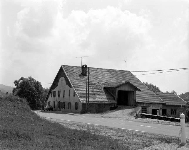 Vue de trois quarts droit. © Bernard Lardière / Région Bourgogne-Franche-Comté, Inventaire du patrimoine - 1978