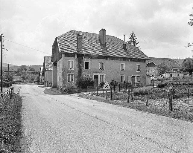 Ferme : façade antérieure. © Bernard Lardière / Région Bourgogne-Franche-Comté, Inventaire du patrimoine - 1978