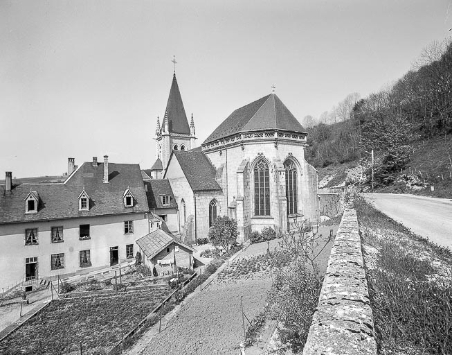 Face ouest de l'église et des bâtiments conventuels. © Yves Sancey / Région Bourgogne-Franche-Comté, Inventaire du patrimoine - 1978