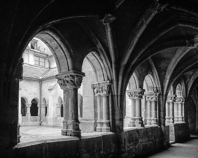 Galerie du cloître. © Yves Sancey / Région Bourgogne-Franche-Comté, Inventaire du patrimoine - 1978