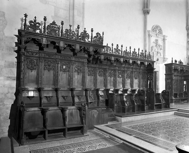 Stalles nord, vues de trois quarts depuis l'ouest. © Yves Sancey / Région Bourgogne-Franche-Comté, Inventaire du patrimoine - 1978