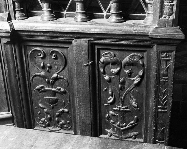 Panneaux de la porte côté gauche. © Dominique Dominguez / Région Bourgogne-Franche-Comté, Inventaire du patrimoine - 1978