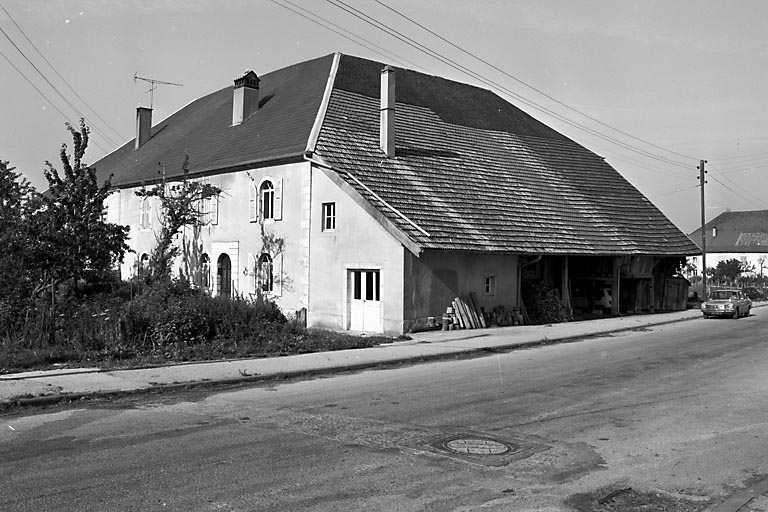 Vue de trois quarts droit. © Bernard Lardière / Région Bourgogne-Franche-Comté, Inventaire du patrimoine - 1978