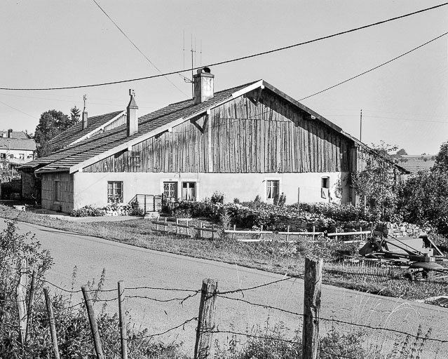 Façade antérieure en 1978. © Bernard Lardière / Région Bourgogne-Franche-Comté, Inventaire du patrimoine - 1978