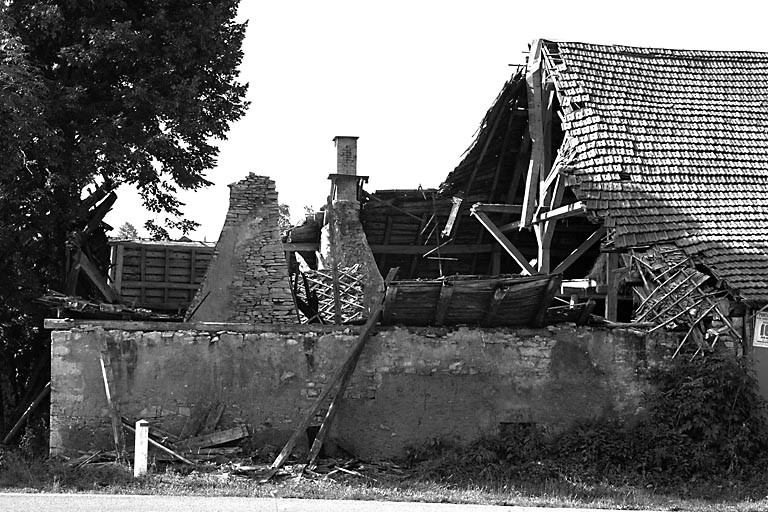 Etat de la partie d'habitation sur le mur de croupe gauche. © Bernard Lardière / Région Bourgogne-Franche-Comté, Inventaire du patrimoine - 1978