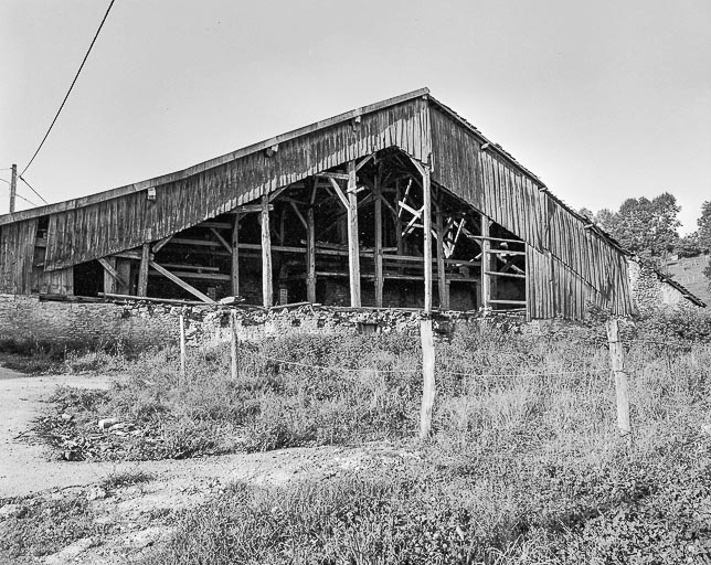 Ferme : facade postérieure (?). © Bernard Lardière / Région Bourgogne-Franche-Comté, Inventaire du patrimoine - 1978