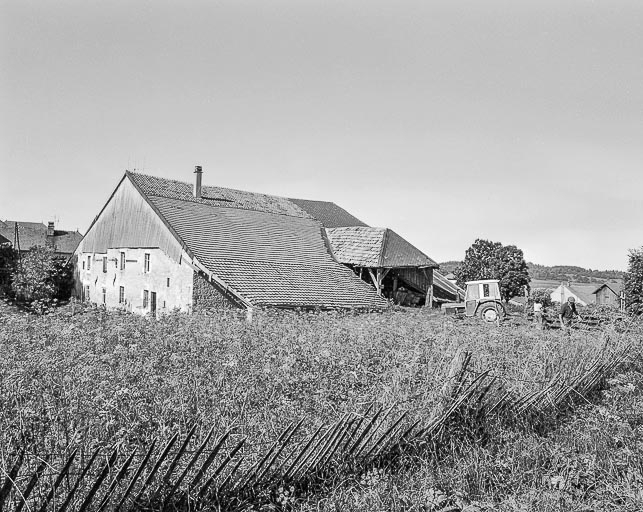 Façade postérieure. © Bernard Lardière / Région Bourgogne-Franche-Comté, Inventaire du patrimoine - 1978