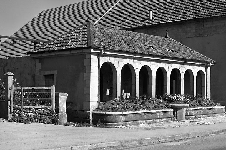 Vue de trois quarts gauche. © Bernard Lardière / Région Bourgogne-Franche-Comté, Inventaire du patrimoine - 1978