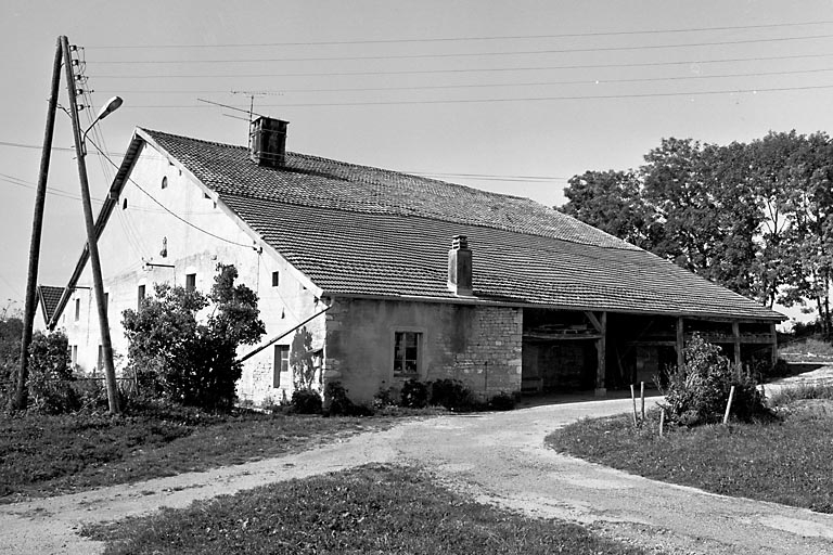 Vue de trois quarts droit. © Bernard Lardière / Région Bourgogne-Franche-Comté, Inventaire du patrimoine - 1978