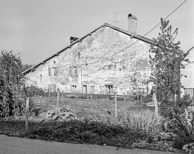 Façade antérieure. © Bernard Lardière / Région Bourgogne-Franche-Comté, Inventaire du patrimoine - 1978
