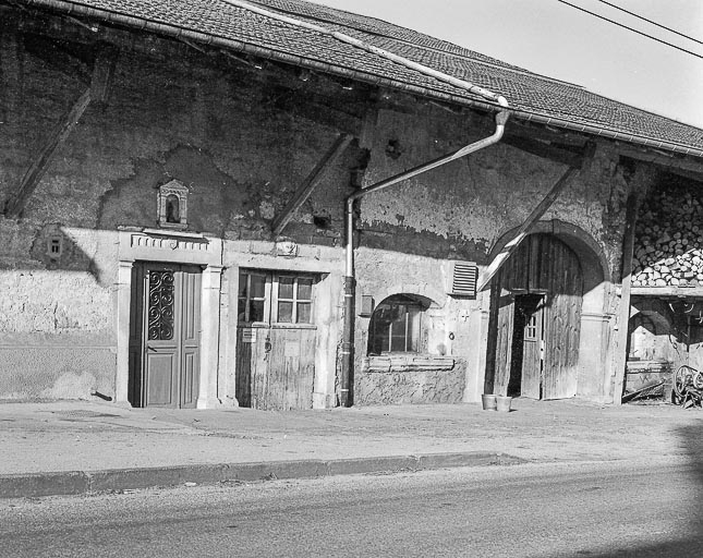 Détail de la façade sur rue. © Bernard Lardière / Région Bourgogne-Franche-Comté, Inventaire du patrimoine - 1978