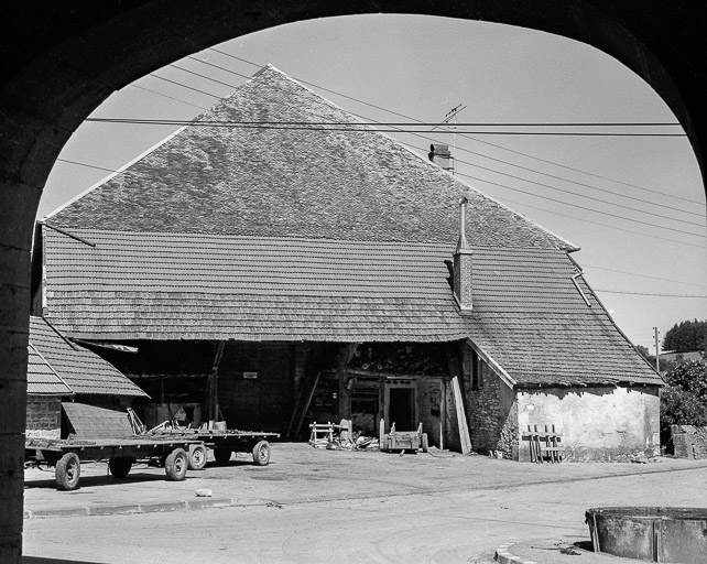 Façade latérale gauche. © Bernard Lardière / Région Bourgogne-Franche-Comté, Inventaire du patrimoine - 1978