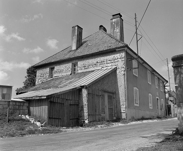 Façades antérieure et latérale gauche. © Yves Sancey / Région Bourgogne-Franche-Comté, Inventaire du patrimoine - 1978