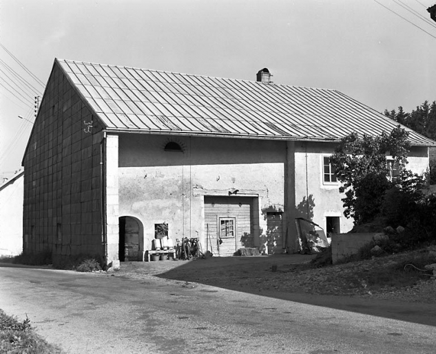 Façade antérieure vue de trois quarts gauche. © Yves Sancey / Région Bourgogne-Franche-Comté, Inventaire du patrimoine - 1978