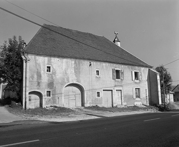 Façade antérieure, de trois quarts gauche. © Yves Sancey / Région Bourgogne-Franche-Comté, Inventaire du patrimoine - 1978